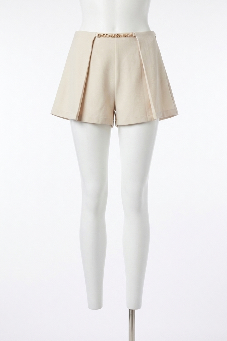 NEW ENTRO front flap high-waisted shorts in natural